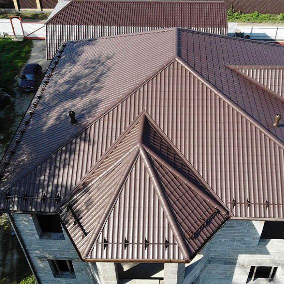 Монтаж сложной крыши и кровли в Рошале и Московской области